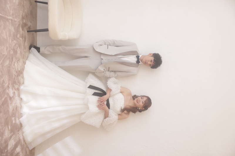 【光が差し込む柔らかい雰囲気で】