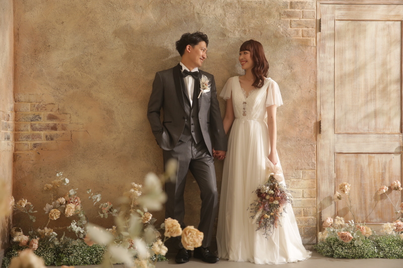 1着目：スレンダーラインのウエディングドレス