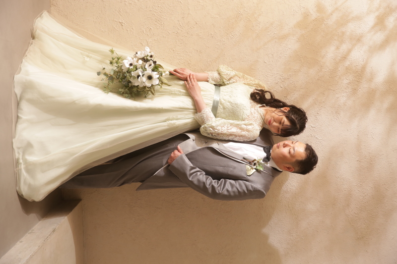 ミントグリーンのドレス×ブラウンのタキシード