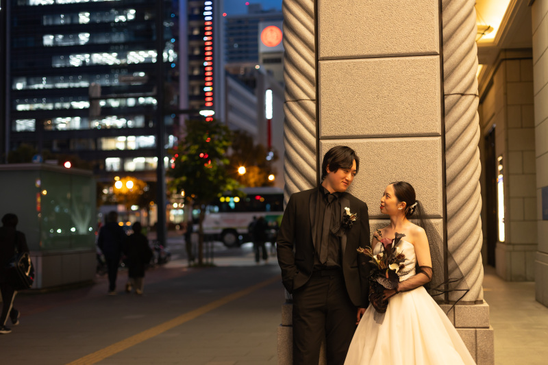 夜の街並みと共に