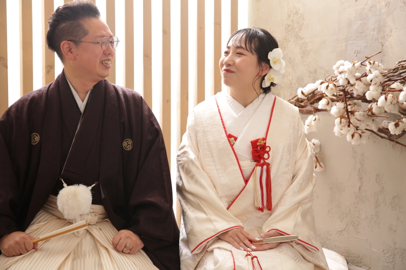 あいさつのポーズは必須カット！