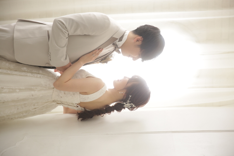 窓から差し込む光につつまれて