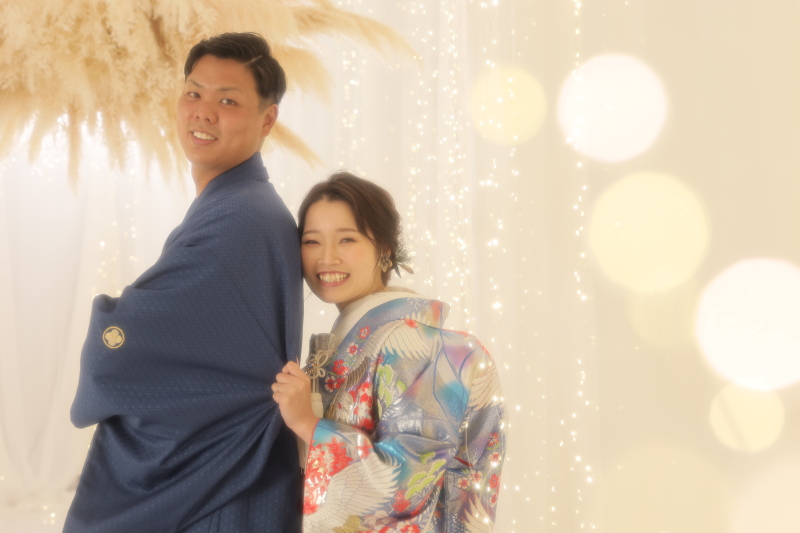 後ろからギュッと寄って