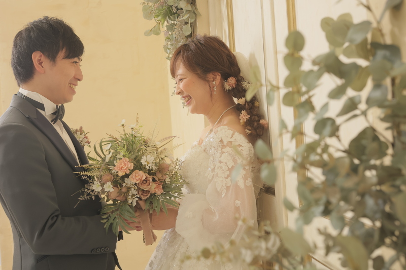 一緒にブーケを持って