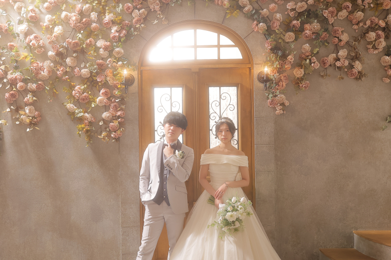 ドアの前でかっこいい感じで