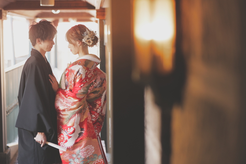 寄り添い合って