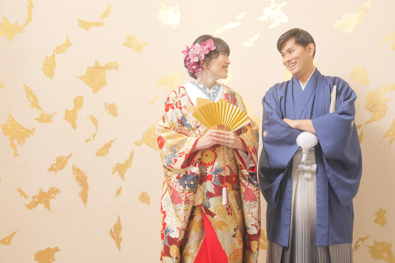 壁一面に広がる金箔