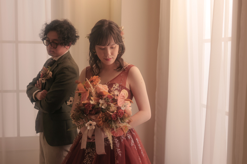 目線を外してしっとりと…