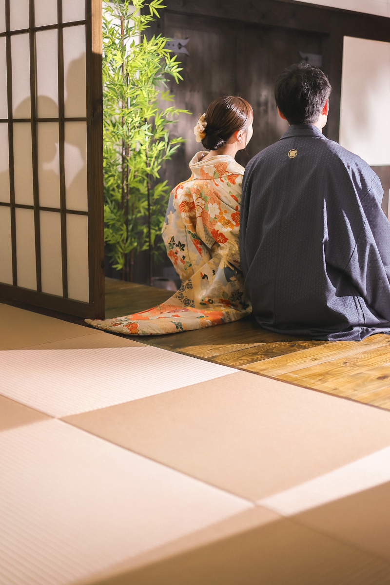 縁側に座った後ろ姿⚘