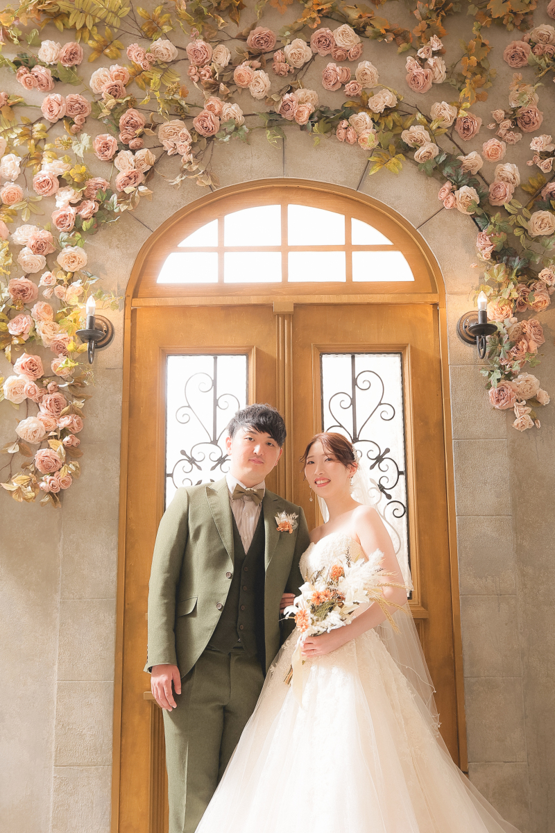 華やかな扉の前で