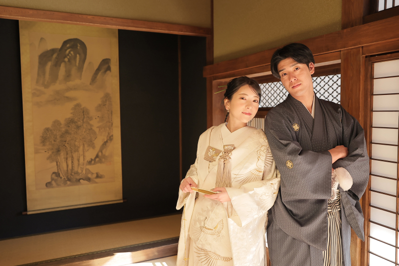 今度は屋内に移動してきました!