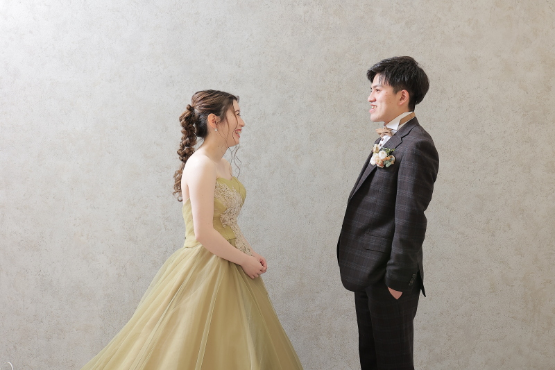 シンプルな背景で