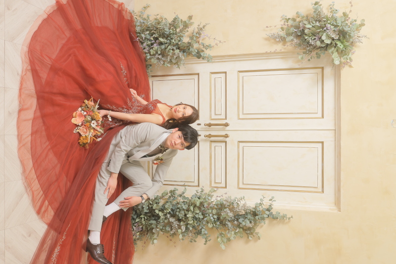 アンティーク調の扉前で