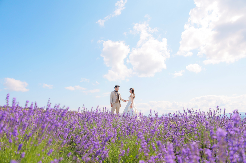 【Location】花と大地と青空と［ウェディングドレス×タキシード］