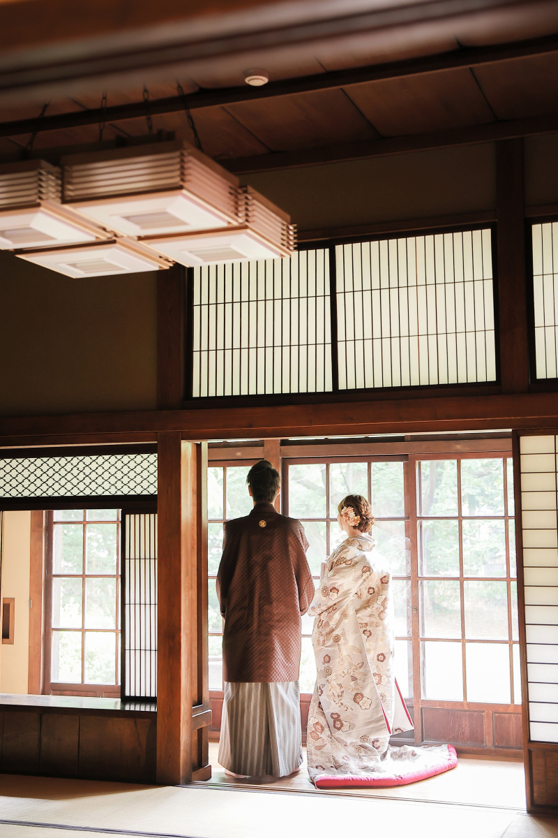 今度は室内に移動してきました