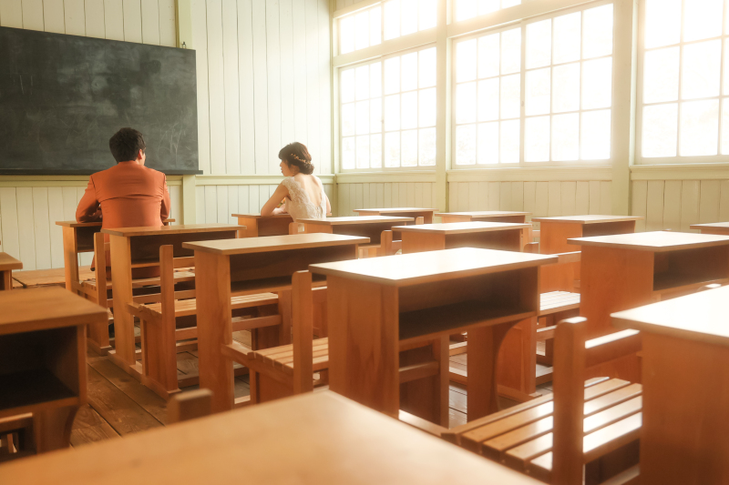 今度は学校の教室へ移動