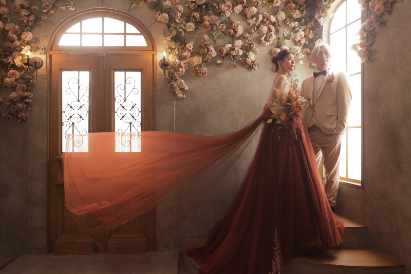 ドレスをなびかせて