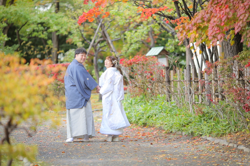 振り向き際を！