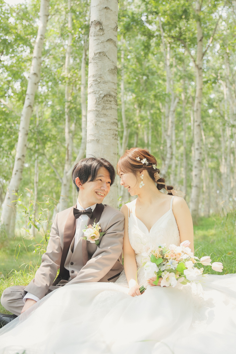 白樺の下に座ってもかわいい♬