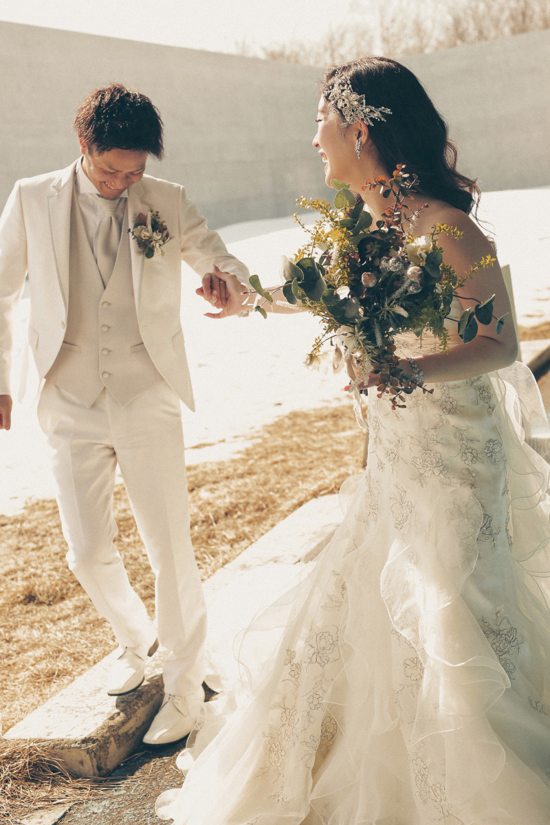 手を引きながら♪