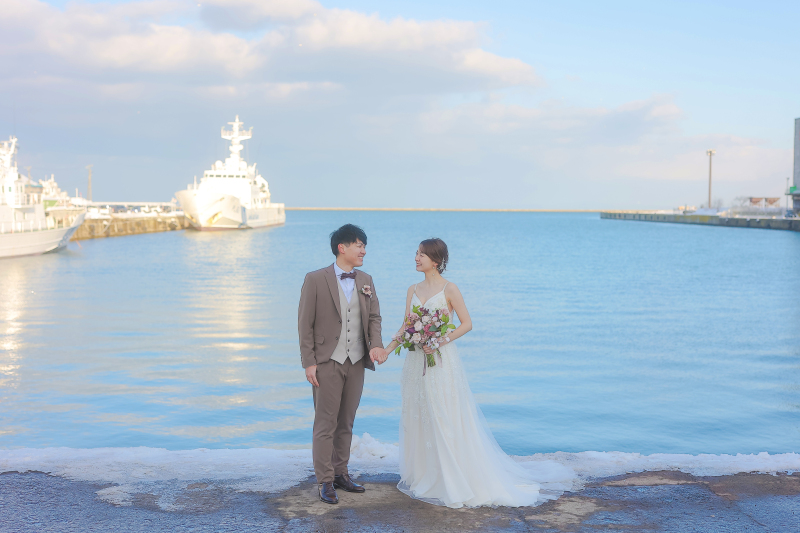 小樽の広い海をバックに