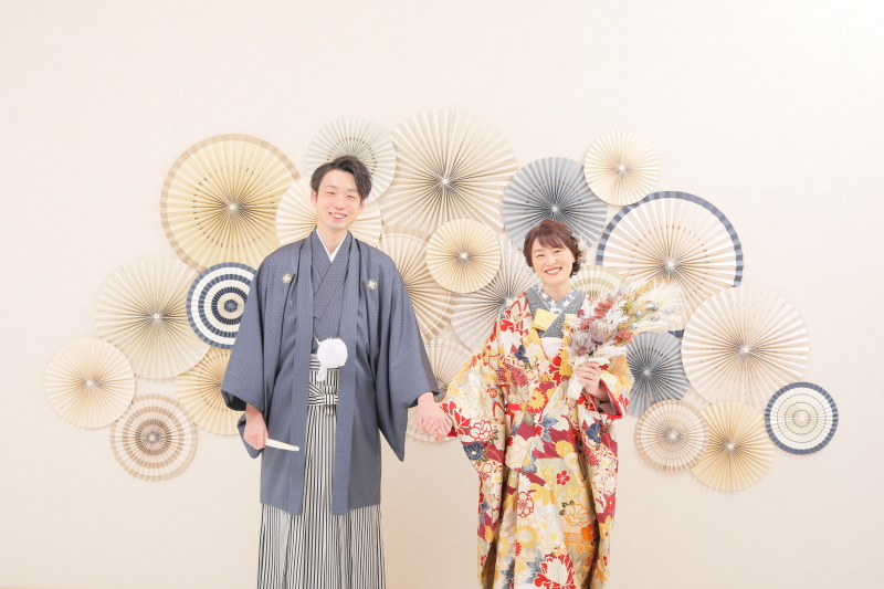 仲良く手をつないで