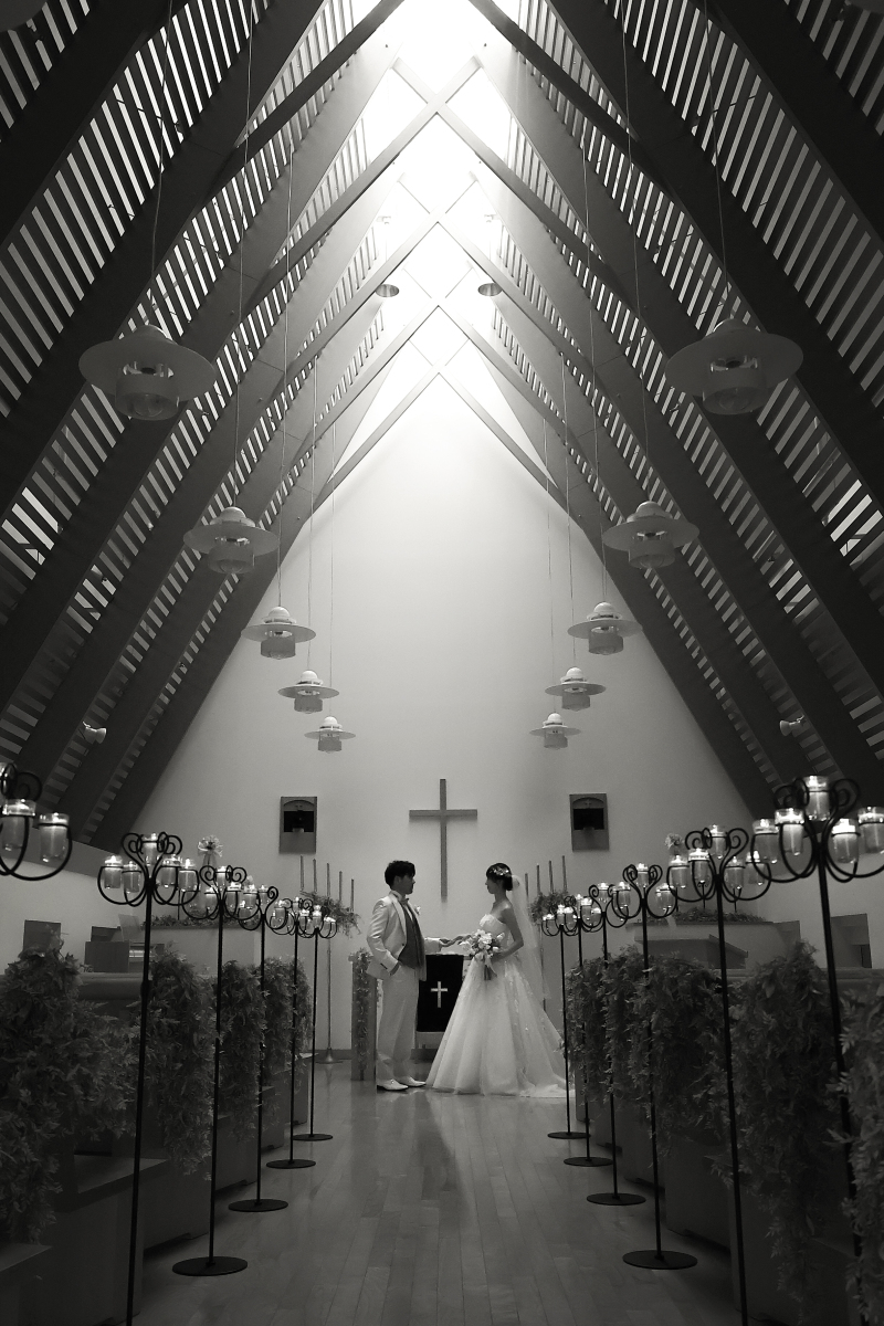 挙式後にはチャペル内での撮影も◎