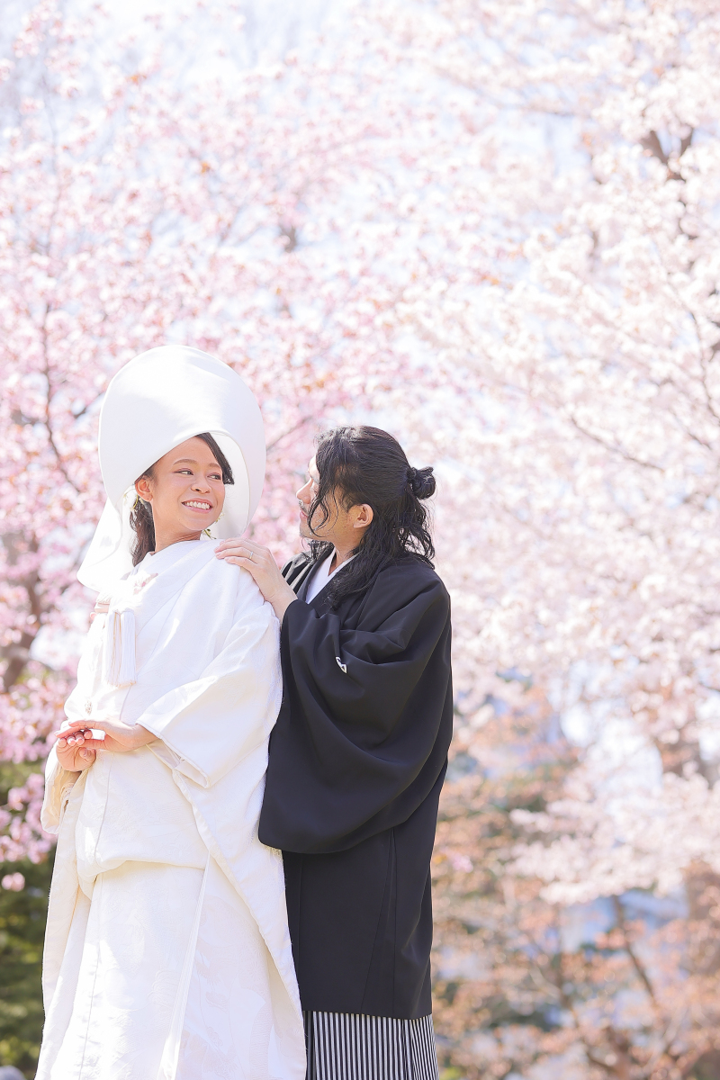 お2人を囲むように咲く桜