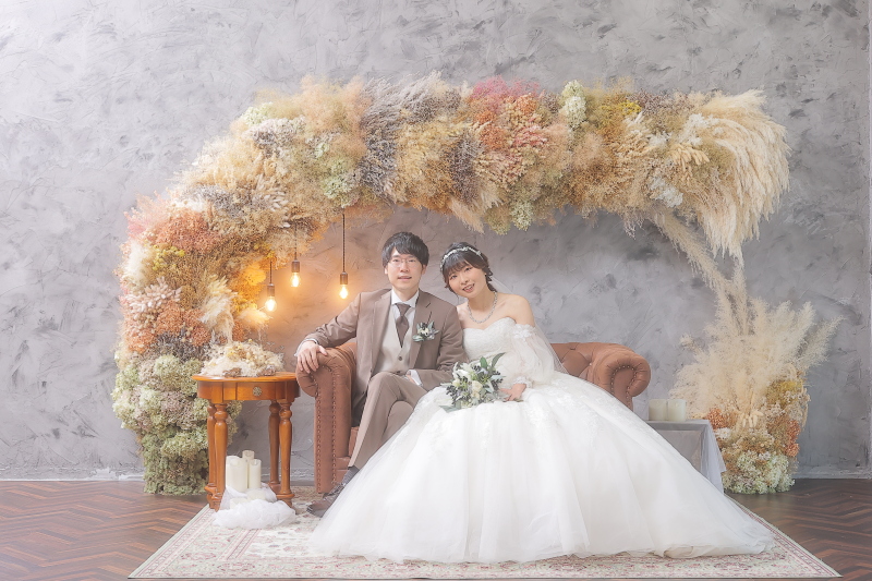 ソファーに座って