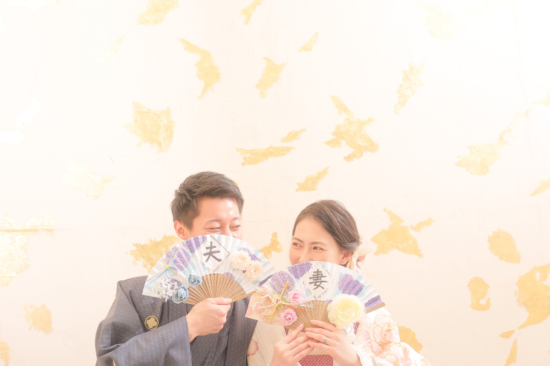 扇子でお顔隠し♪