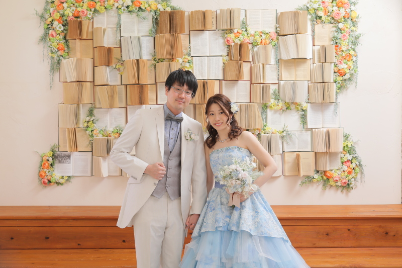 仲良く手繋ぎショット！