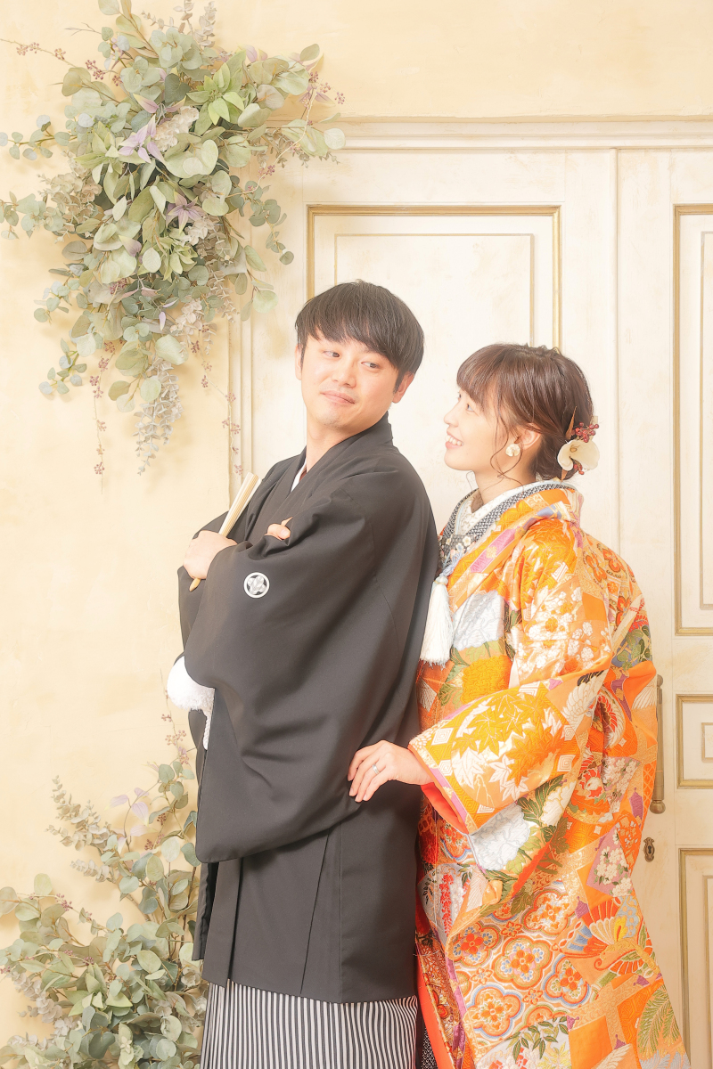 洋風な扉の前で・・