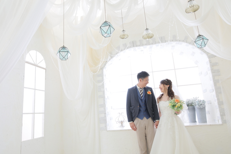 白を基調とした光あふれるスタジオ