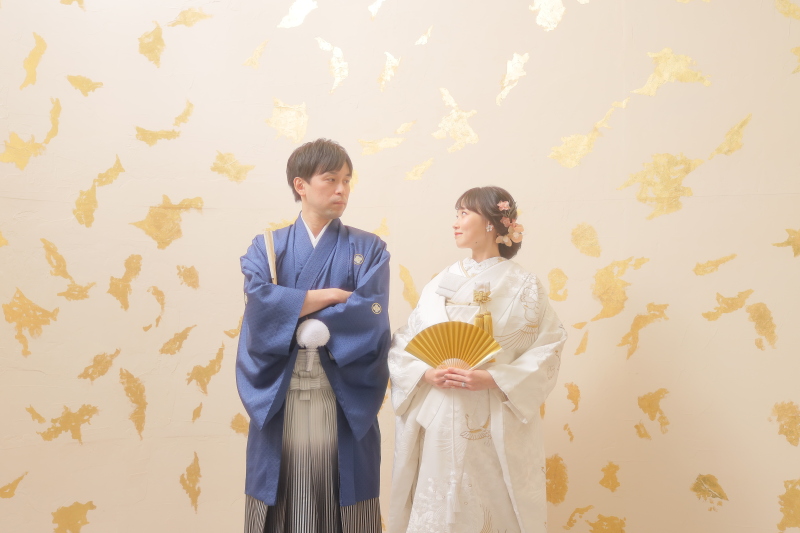 壁一面に金箔をあしらった上品さのあるセット❁