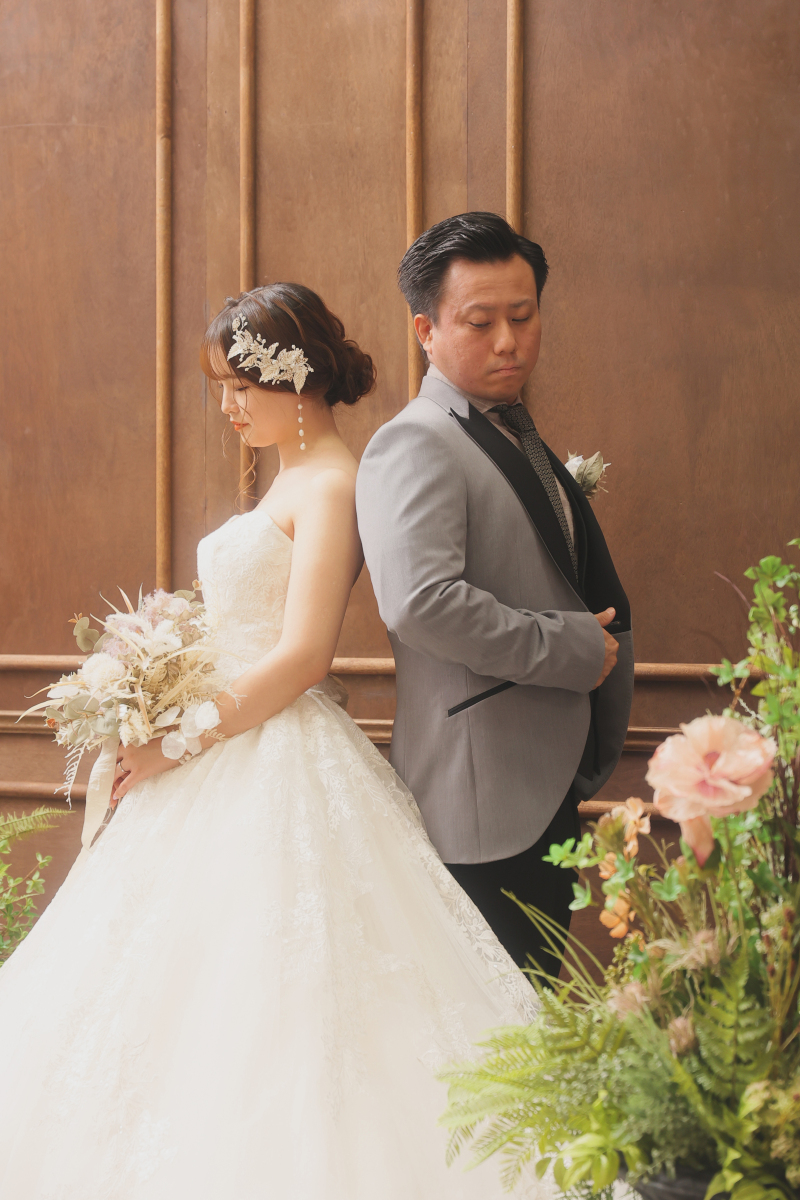 背中合わせで・・