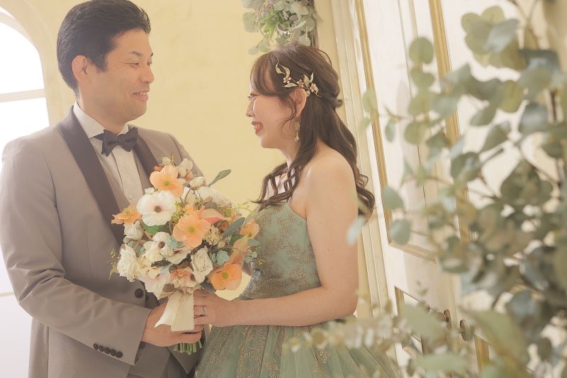 一緒にブーケを持って