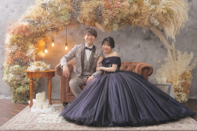 ソファーに座って