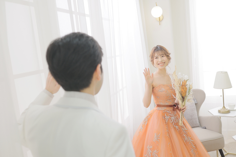 仲良く手を振りあいながら!