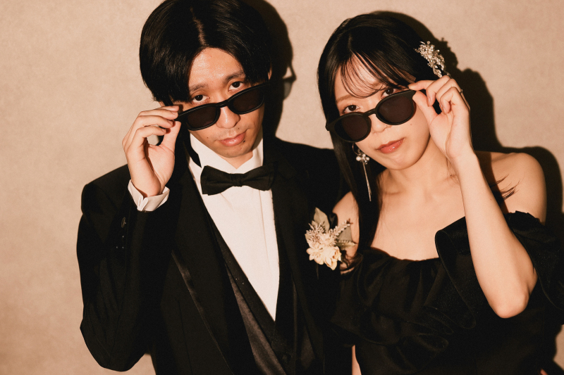 サングラスでもカメラ目線を