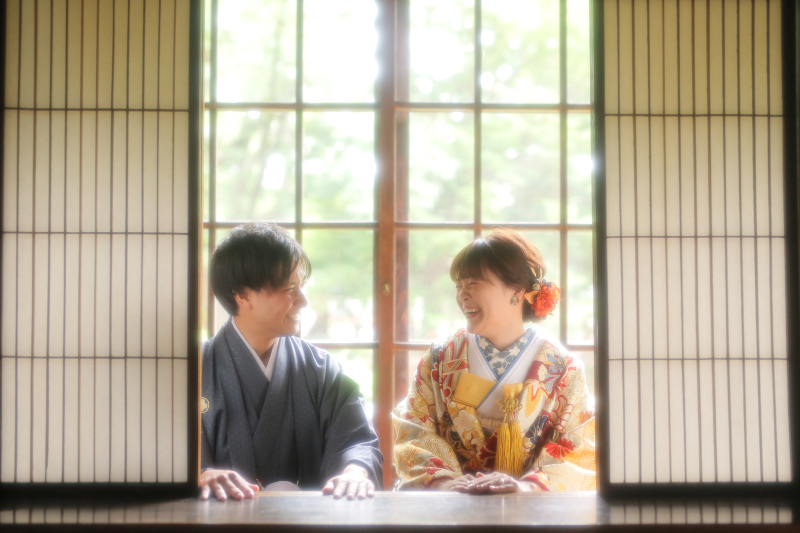 １着目は和装で旧永山邸へ