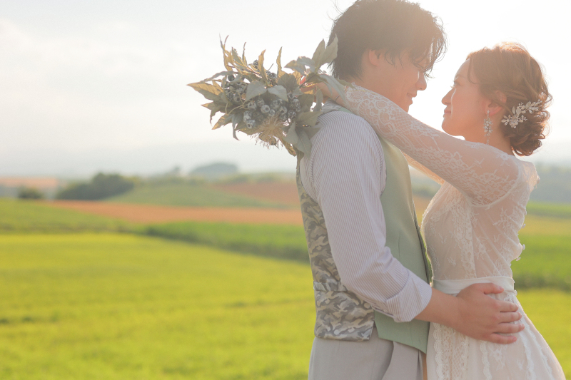 広大な大地で素敵なウェディングフォトを