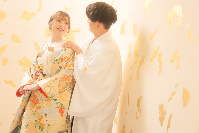 こちらも和装と相性が良い金箔の背景!