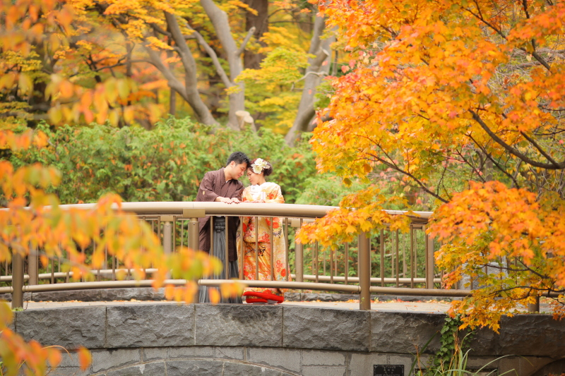 橋の上で落ち着いた雰囲気で