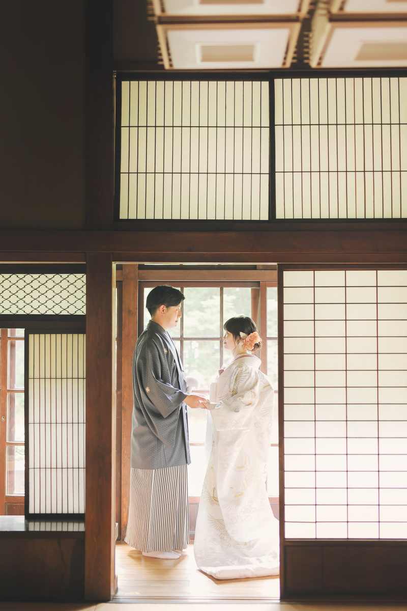 向かい合わせで