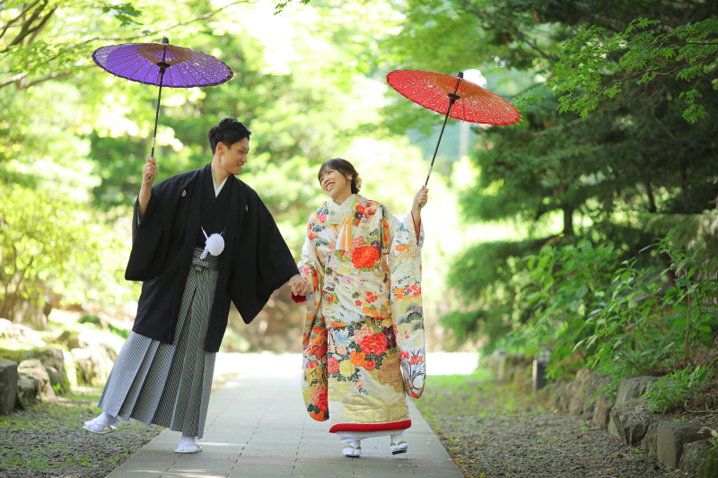 和傘を持ち上げて♪