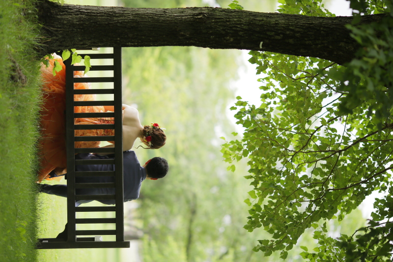 仲良くベンチに腰を掛けて◎