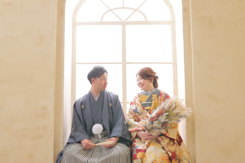 窓際でお話し中♪