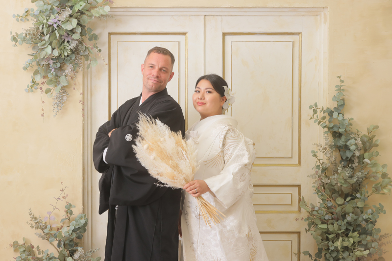 １着目：白無垢×黒紋付袴