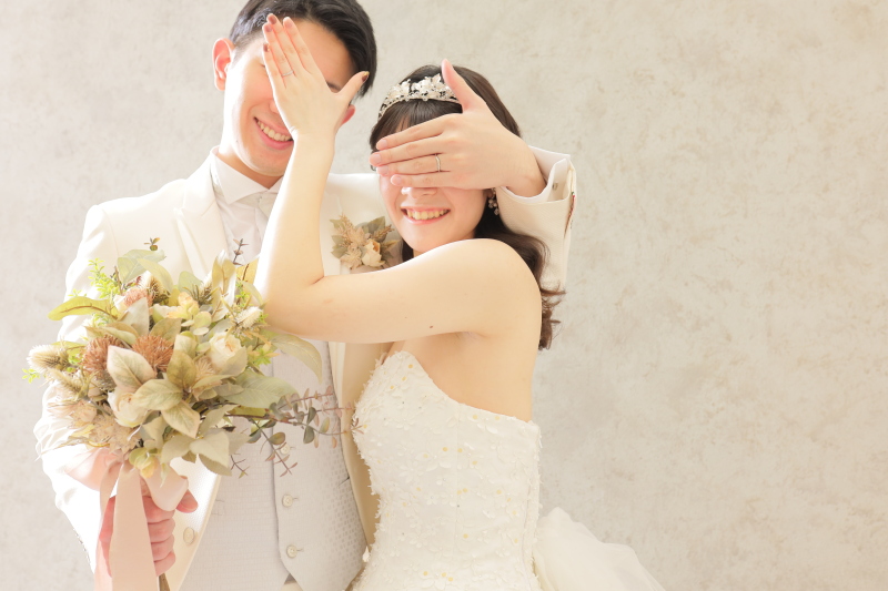 お顔を隠しながら♪