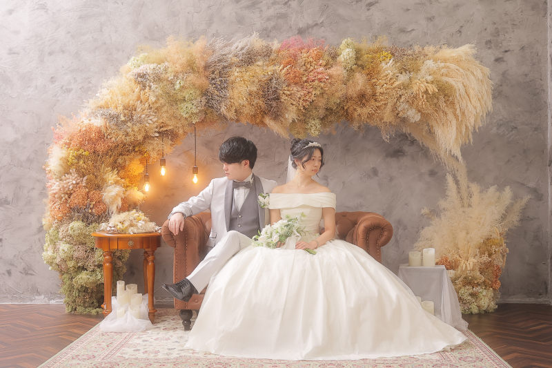 クールに目をそらして